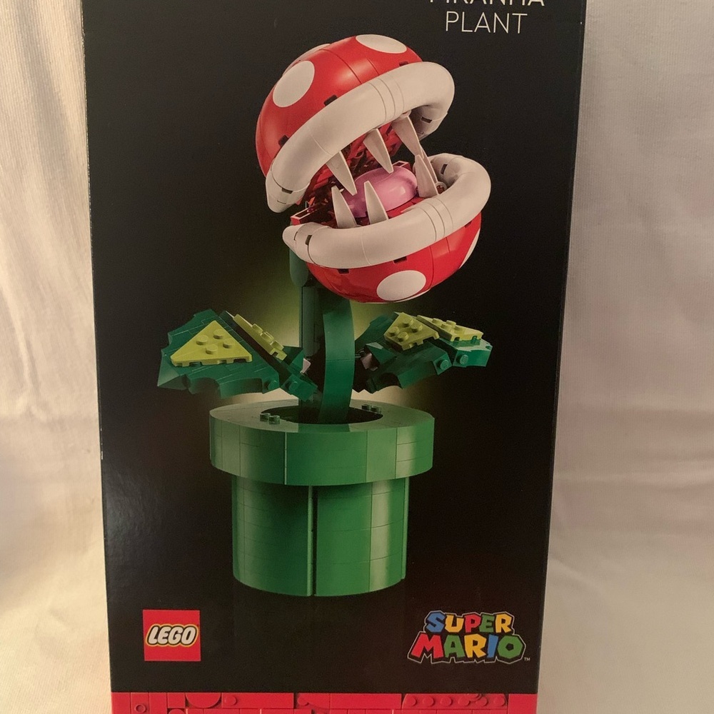NIB LEGO Super Mario Piranha Plant Set - Red, Green, White - Picture 5 of 5